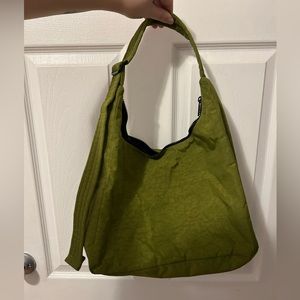 Baggu Nylon Shoulder bag in Avocado
